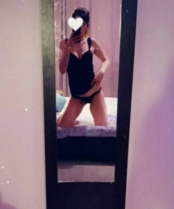 У меня есть все, чтобы сделать тебя счастливым: красивое тело, умение угадывать желания и отличный сервис. ❤️
Мои услуги включают классический и эротический массаж, оральный секс, классический секс и многое другое. Я первоклассная компания для деловых ужинов, отдыха или просто приятного времяпрепровождения. 🔥
Мои клиенты остаются в восторге от встреч со мной. Они описывают меня как стильную, ухоженную и сексуальную женщину, которая умеет доставлять наслаждение. Если ты любишь качественный секс и приятное общение, то мы идеально подойдем друг другу. 💋
В моем арсенале есть эксклюзивные фото, которые ускорят твое сердце и поднимут настроение. Гарантирую полную конфиденциальность и безопасность нашей встречи. 😏
Не упускай возможность окунуться в мир страсти и наслаждения со мной, ведь тебе достаточно просто написать мне и увидеть сказочный эффект Москвы. 🌆🌃 Жду тебя! 1599, 28 лет