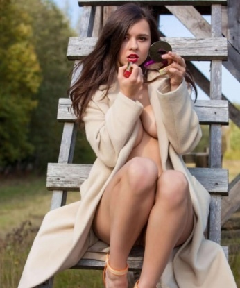 В Москве я нахожусь, чтобы подарить тебе море удовольствия и исполнить самые потаенные желания. Мои услуги включают расслабляющий массаж, утонченный эскорт, виртуальную игрушку-фантазию и многое другое. Разнообразие возможностей, которые я предлагаю, подарят тебе не только круговорот крови, но и чувственные ощущения до самого оргазма. Взгляни на мои фото, чтобы убедиться в моей неземной красоте. Получи незабываемый опыт со мной и ты захочешь вернуться снова и снова. Жду тебя. 💋 1715, 18 лет