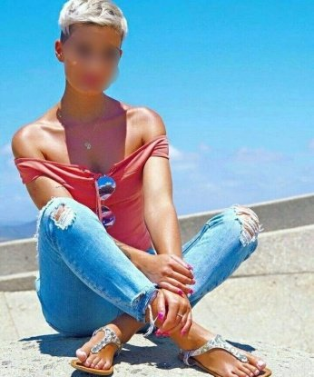 Жгучая красотка с шикарной фигурой приглашает в гости состоятельного мужчину для страстных встреч и незабываемого секса. Позволь мне стать твоей фантазией, и ты обязательно захочешь вернуться ко мне снова и снова. 13353, 37 лет